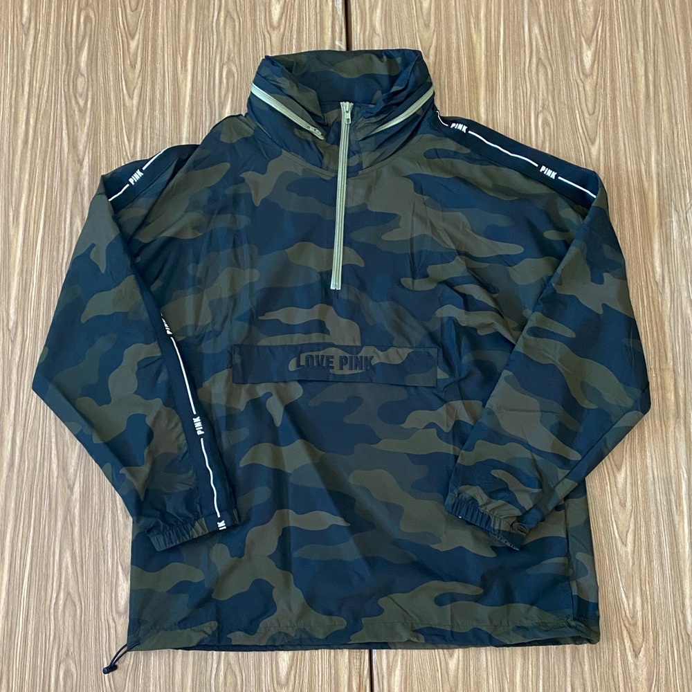 Victoria’sSecret PINK camo rain jacket/windbreaker